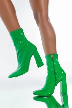 AZALEA WANG DO YOUR WORST CHUNKY HEEL BOOTIE IN GREEN